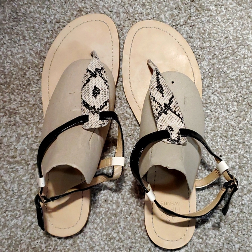 Saks Fifth Avenue Beige and Black Sandals
